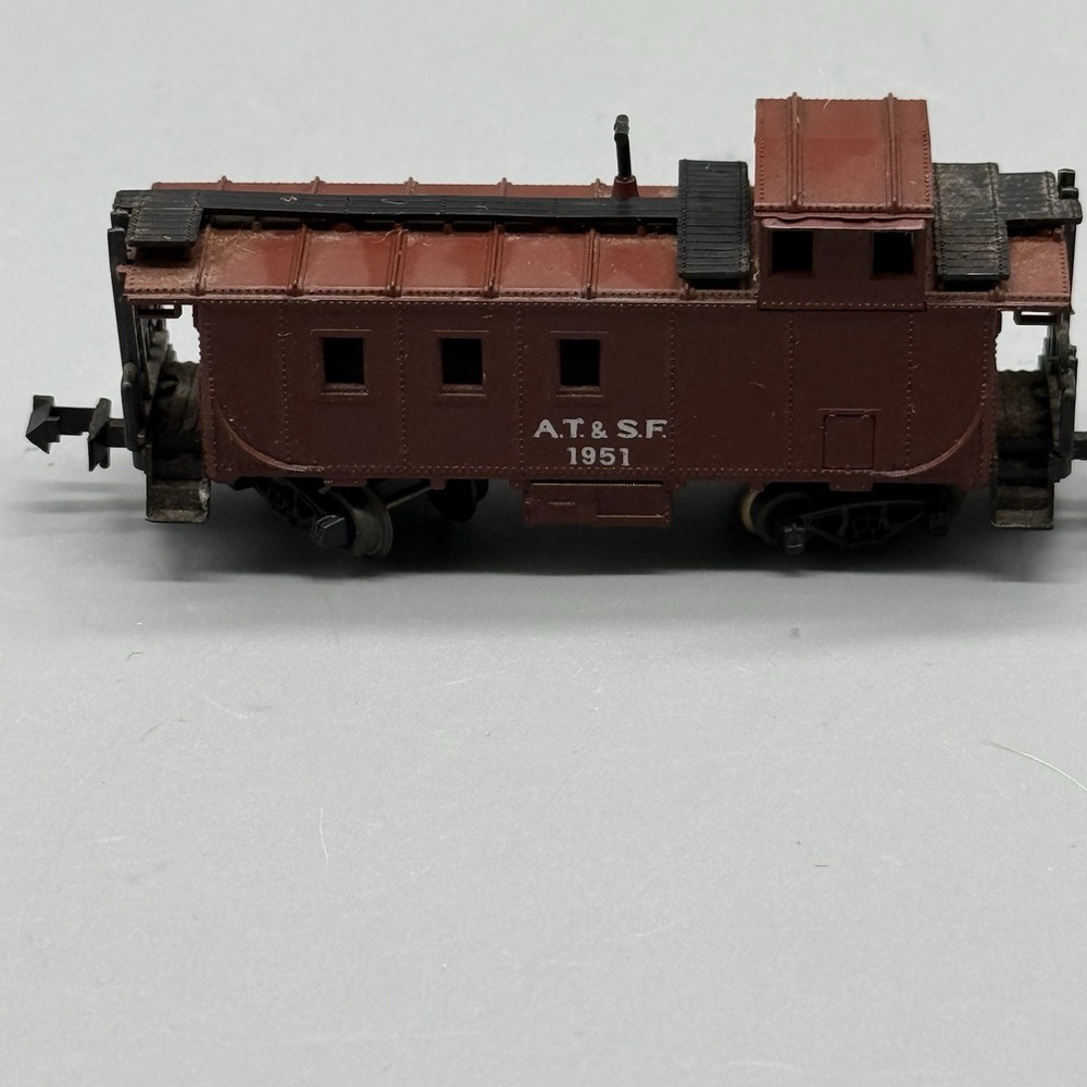 Atlas N Scale AT&SF 1951 Santa Fe Caboose Brown Vintage Model Train Car
